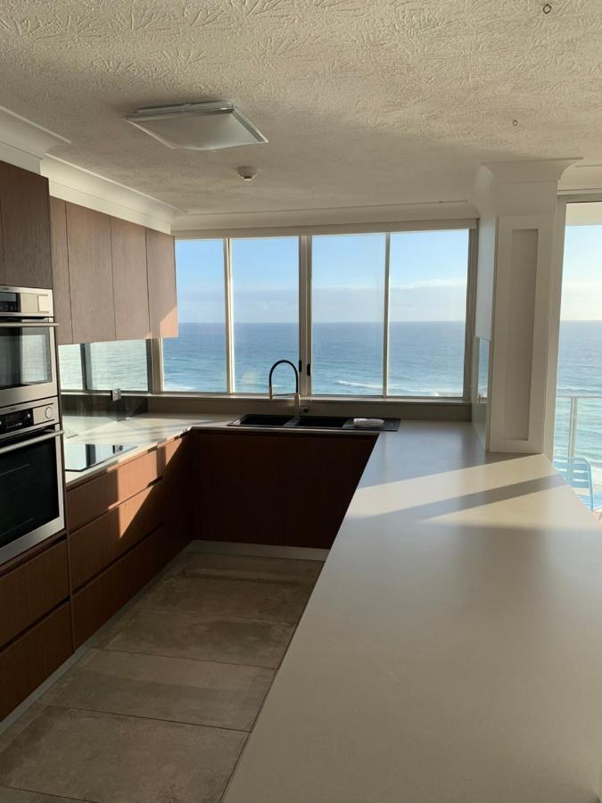 Pacific Regis Beachfront Holiday Apartments Голд-Кост Экстерьер фото