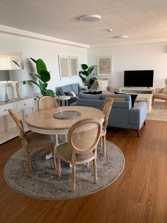 Pacific Regis Beachfront Holiday Apartments Голд-Кост Экстерьер фото