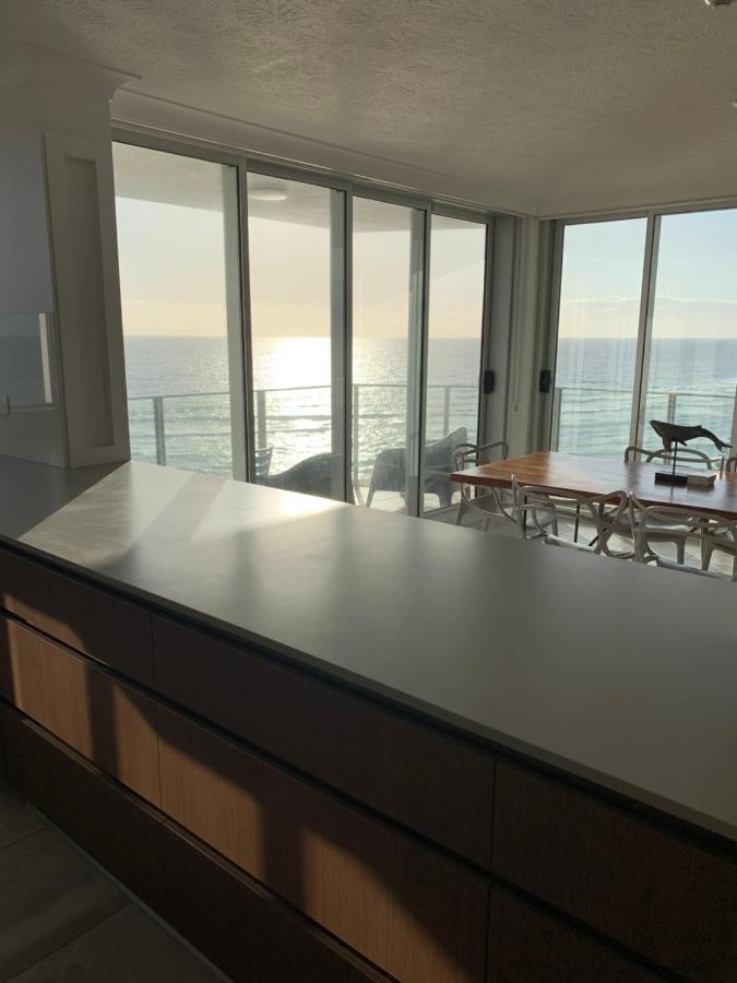 Pacific Regis Beachfront Holiday Apartments Голд-Кост Экстерьер фото