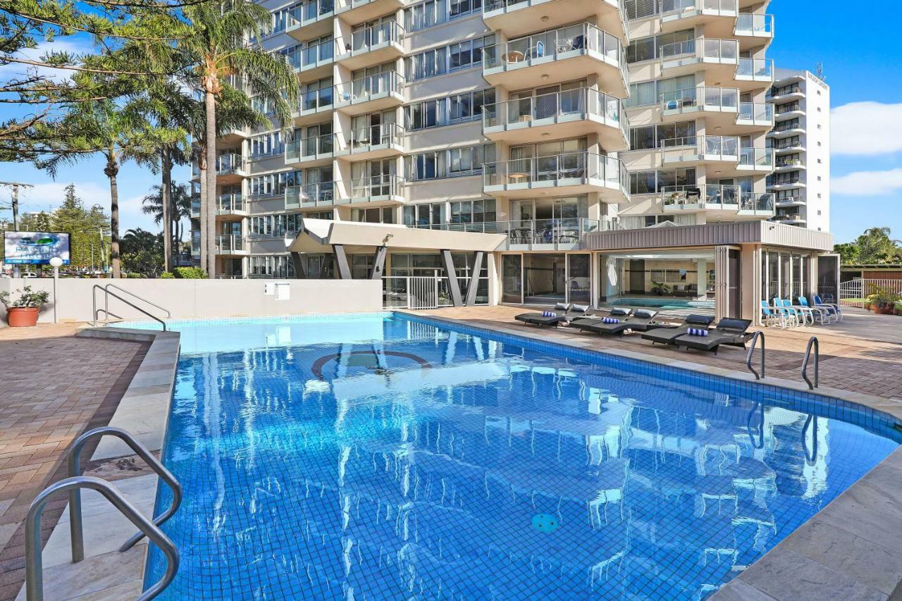 Pacific Regis Beachfront Holiday Apartments Голд-Кост Экстерьер фото